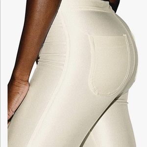Cream legging with pockets